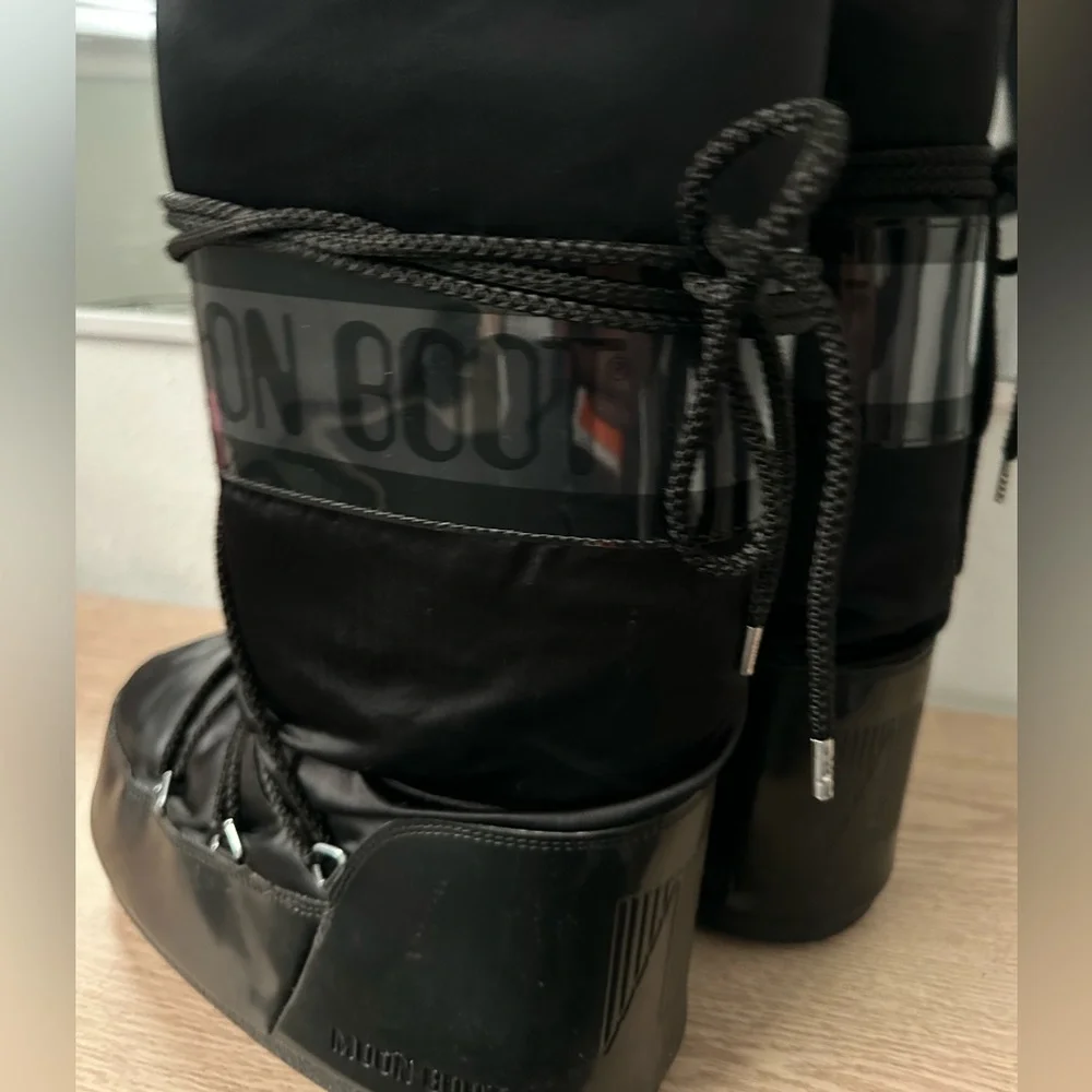 Moon Boots - Black Icon Glance Unisex Boots Size EU 39 - EU 41 (fits US 8- 9.5) - Picture 6 of 12